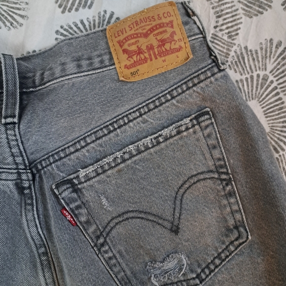 Levi's 501 Charcoal Gray Distressed Denim High Rise Button Front Shorties 29 - Picture 5 of 12
